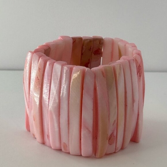 Vtg Pink mother of pearl cuff Bracelet - Picture 5 of 6